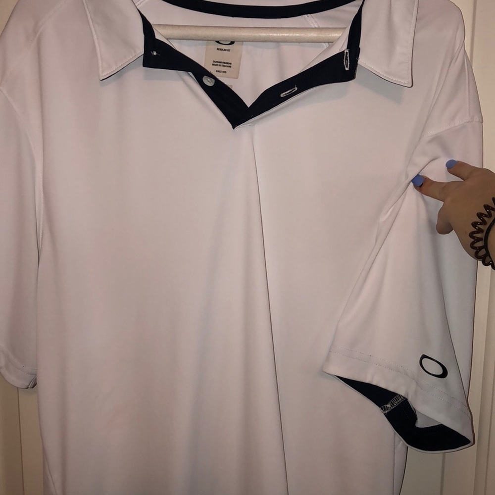 BLACK AND WHITE OAKLEY SHIRT